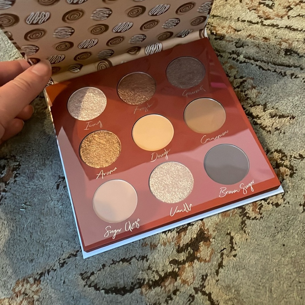 NIB Beauty Bakerie The Chosen Bun eyeshadow palette - Picture 4 of 4